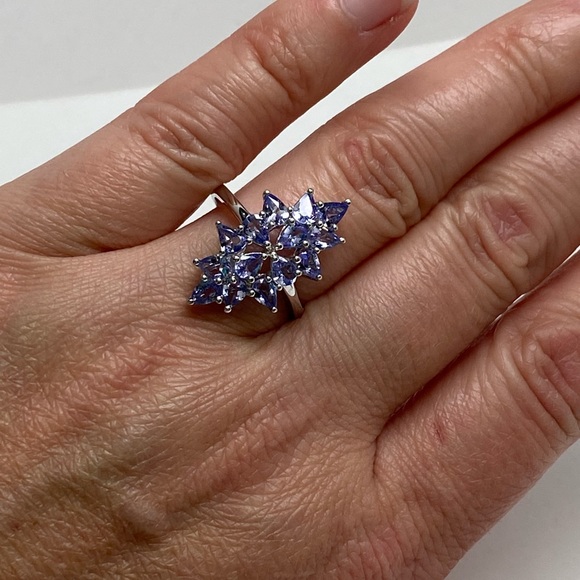 10K White Gold Natural Pear Shape Tanzanite Cluster Ring Size 7 - Picture 3 of 11